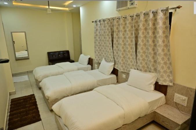 Hotel Raghuveer Inn By Bookingcare Sitapur Muafi Eksteriør bilde