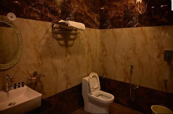 Hotel Raghuveer Inn By Bookingcare Sitapur Muafi Eksteriør bilde